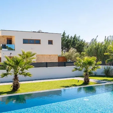 Suva Punta Elite By Guide Villa *