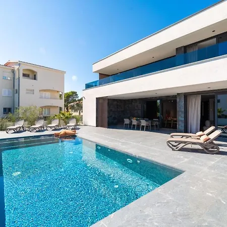 Suva Punta Elite By Guide Villa *